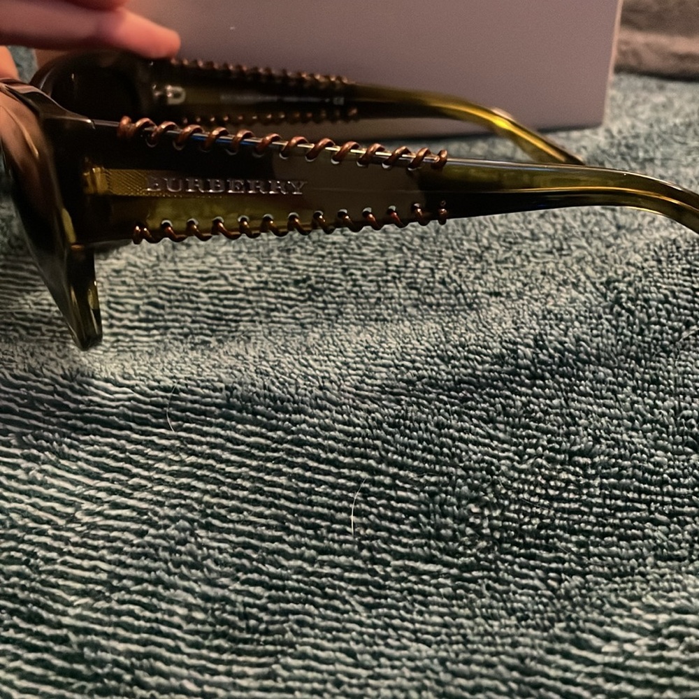 NIB WOMENS BURBERRY SUNGLASSES - Picture 9 of 10